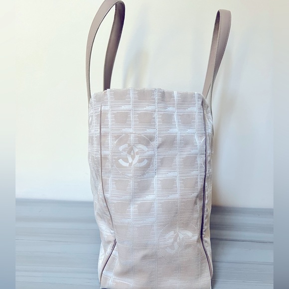 ❤️Authentic CHANEL Tote❤️ - Picture 5 of 16